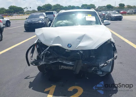 2015 BMW X1 xDrive28I из США, поврежденный, VIN WBAVL1C52FVY33303